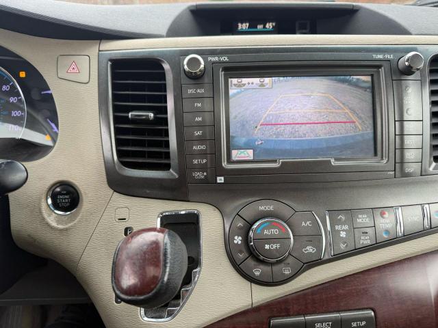 5TDDK3DC2BS021675 - 2011 TOYOTA SIENNA XLE GRAY photo 8