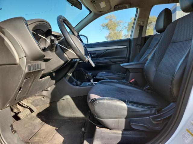 JA4AD3A38FZ005786 - 2015 MITSUBISHI OUTLANDER SE WHITE photo 7
