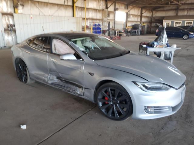 5YJSA1E49JF249679 - 2018 TESLA MODEL S ნაცრისფერი ფოტო 4