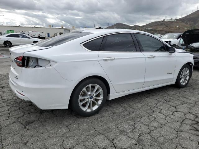 3FA6P0MU8KR200426 - 2019 FORD FUSION SEL თეთრი ფოტო 3