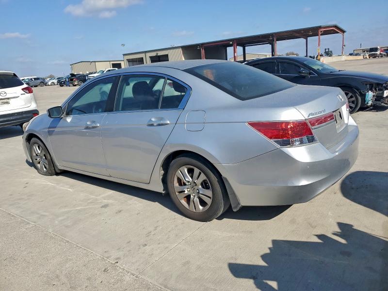 1HGCP2F49CA001355 - 2012 HONDA ACCORD LXP 银色 照片 2