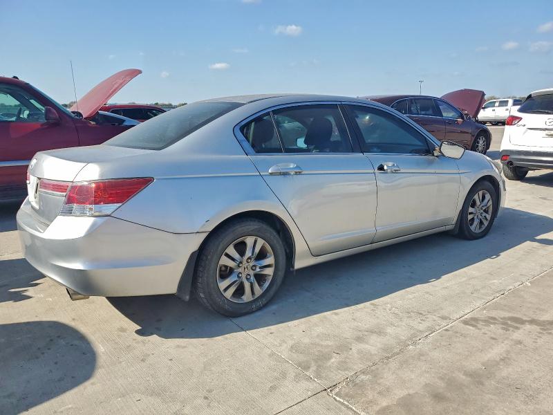 1HGCP2F49CA001355 - 2012 HONDA ACCORD LXP 银色 照片 3