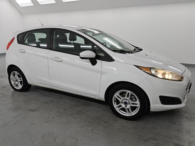 3FADP4EJ9HM136096 - 2017 FORD FIESTA SE WHITE photo 4