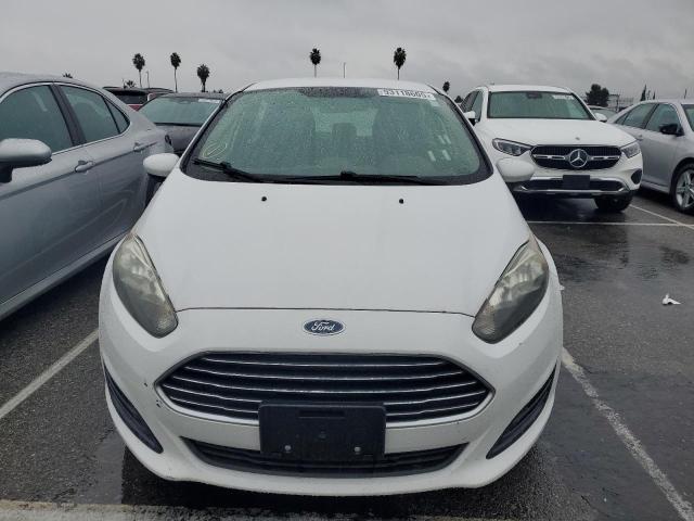 3FADP4EJ9HM136096 - 2017 FORD FIESTA SE WHITE photo 5