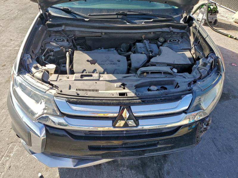 JA4AD2A39HZ014946 - 2017 MITSUBISHI OUTLANDER ES SILVER photo 12