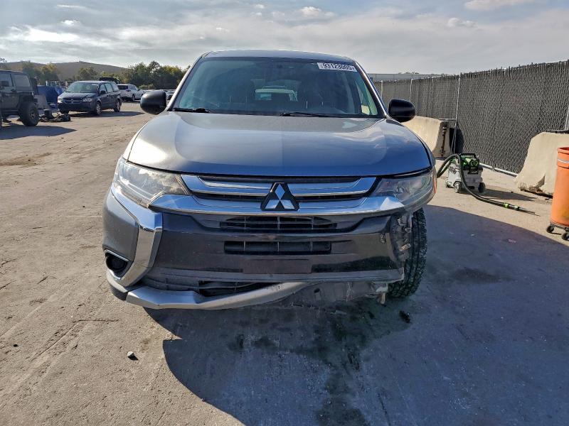 JA4AD2A39HZ014946 - 2017 MITSUBISHI OUTLANDER ES SILVER photo 5
