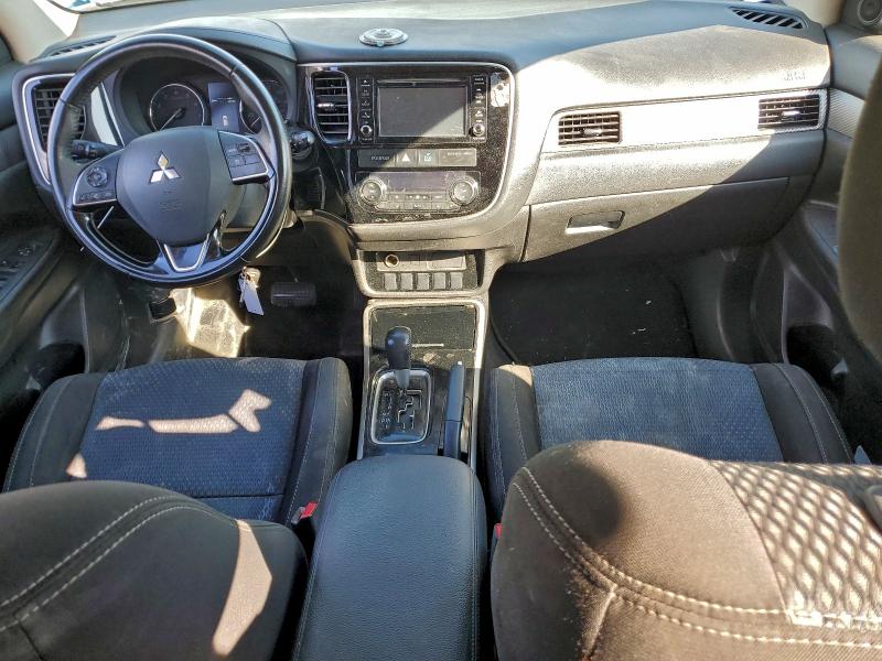 JA4AD2A39HZ014946 - 2017 MITSUBISHI OUTLANDER ES SILVER photo 8