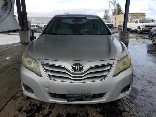 4T1BF3EKXAU083154 - 2010 TOYOTA CAMRY BASE ვერცხლისფერი ფოტო 5