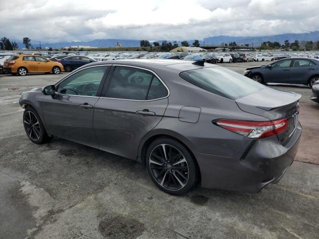4T1B61HK5KU821704 - 2019 TOYOTA CAMRY XSE ნაცრისფერი ფოტო 2