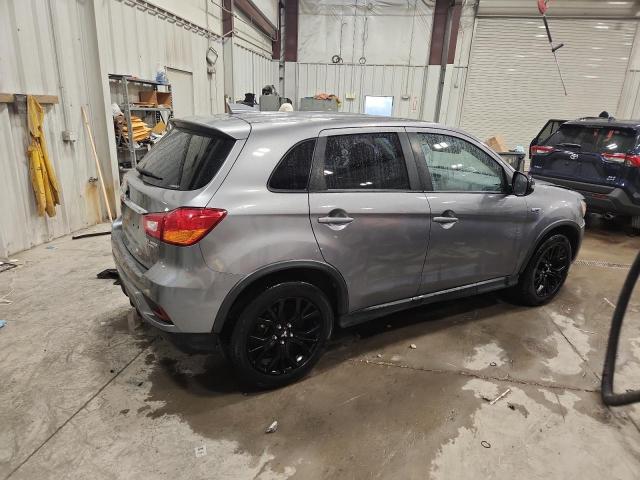 JA4AR3AU6JU005298 - 2018 MITSUBISHI OUTLANDER ES GRAY photo 3