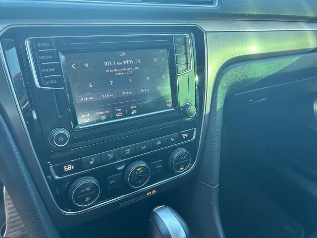 1VWDT7A39HC032382 - 2017 VOLKSWAGEN PASSAT R-LINE ნაცრისფერი ფოტო 11