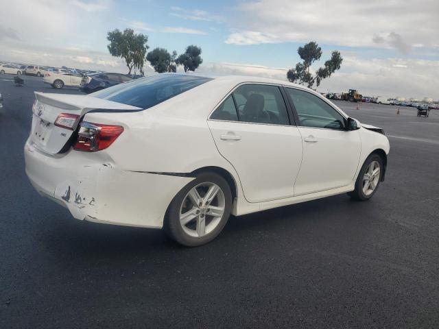 4T1BF1FKXCU134593 - 2012 TOYOTA CAMRY BASE WHITE photo 3
