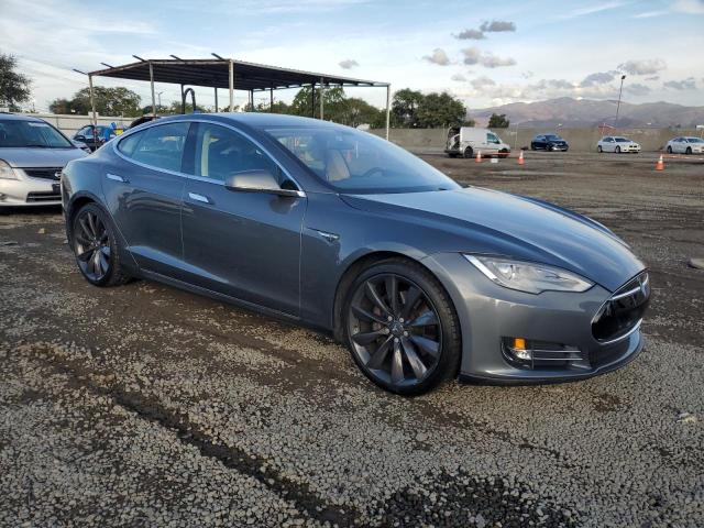 5YJSA1CN5DFP23062 - 2013 TESLA MODEL S Сірий фото 4