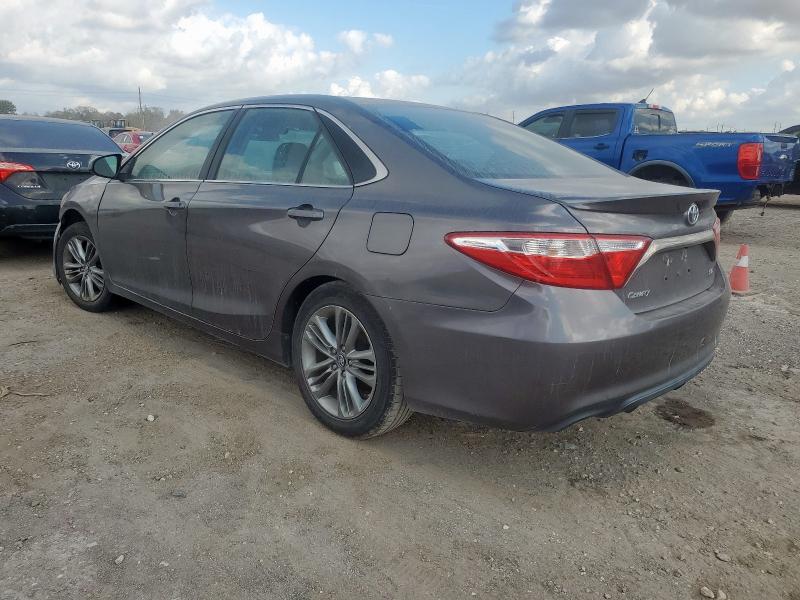 4T1BF1FK9HU648359 - 2017 TOYOTA CAMRY LE GRAY photo 2
