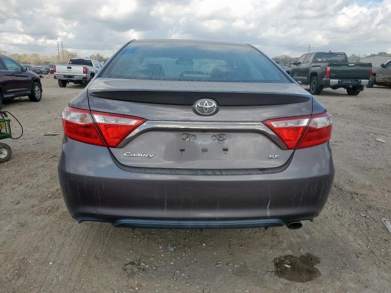 4T1BF1FK9HU648359 - 2017 TOYOTA CAMRY LE GRAY photo 6