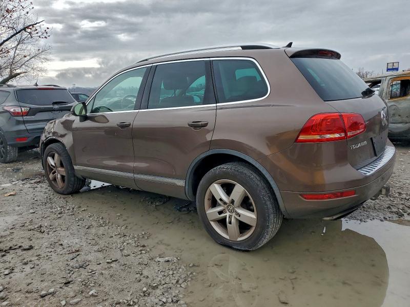 WVGFF9BP8BD007342 - 2011 VOLKSWAGEN TOUAREG V6 Qəhvəyi foto 2