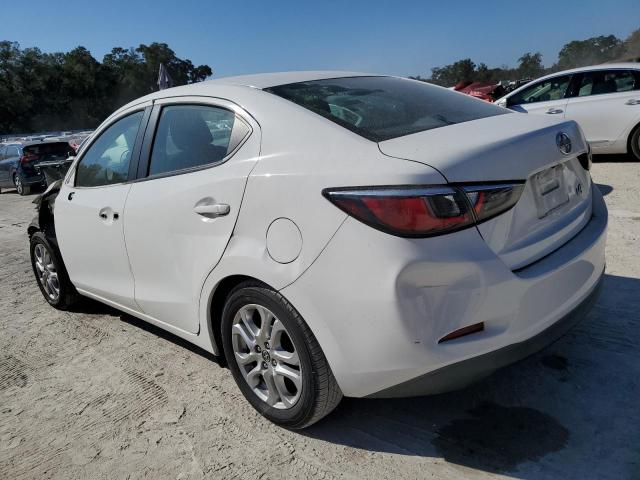 3MYDLBZV7GY133214 - 2016 TOYOTA SCION IA WHITE photo 2