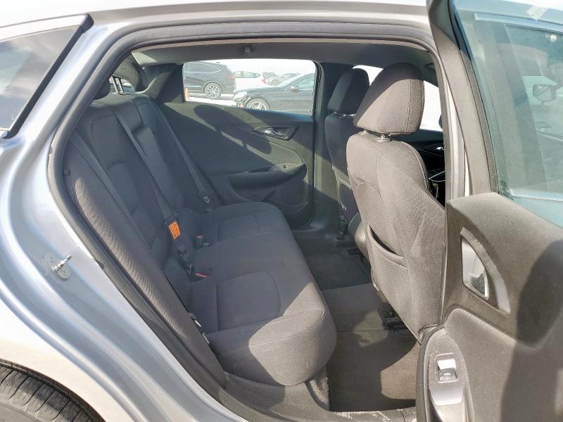 1G1ZB5STXJF230786 - 2018 CHEVROLET MALIBU LS Argent photo 10