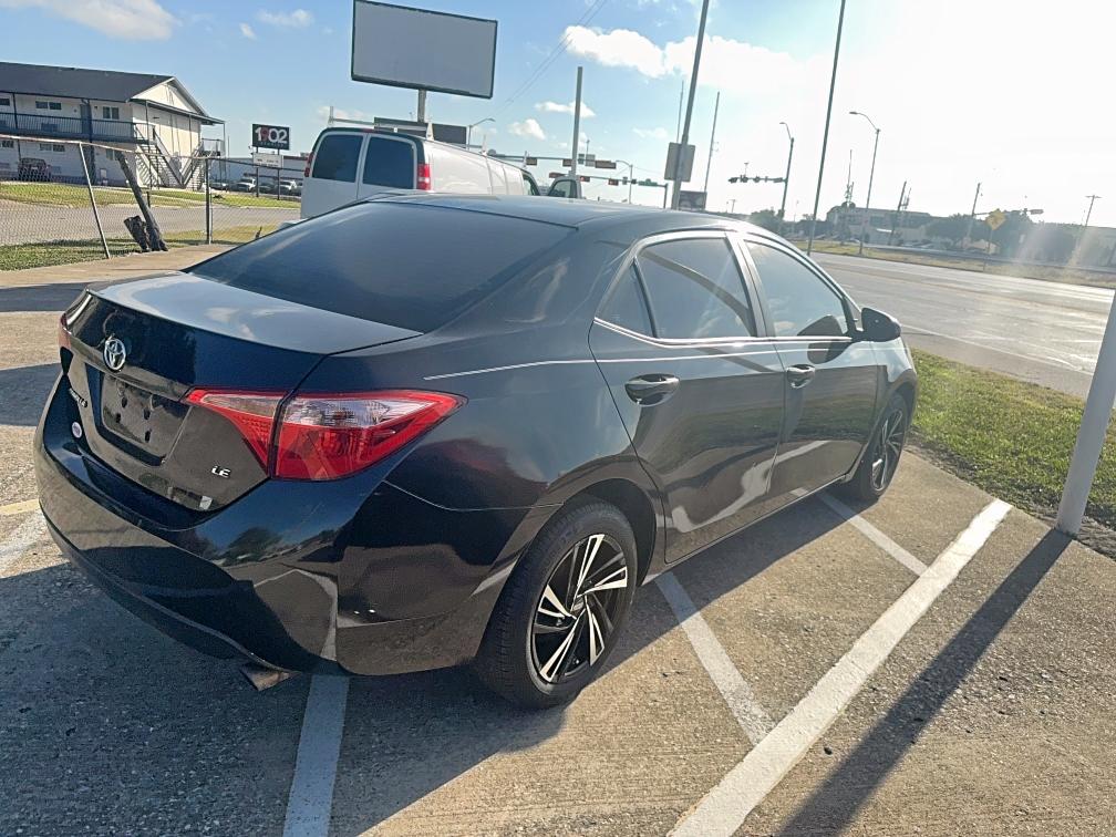 5YFBURHE1KP862976 - 2019 TOYOTA COROLLA L BLACK photo 4