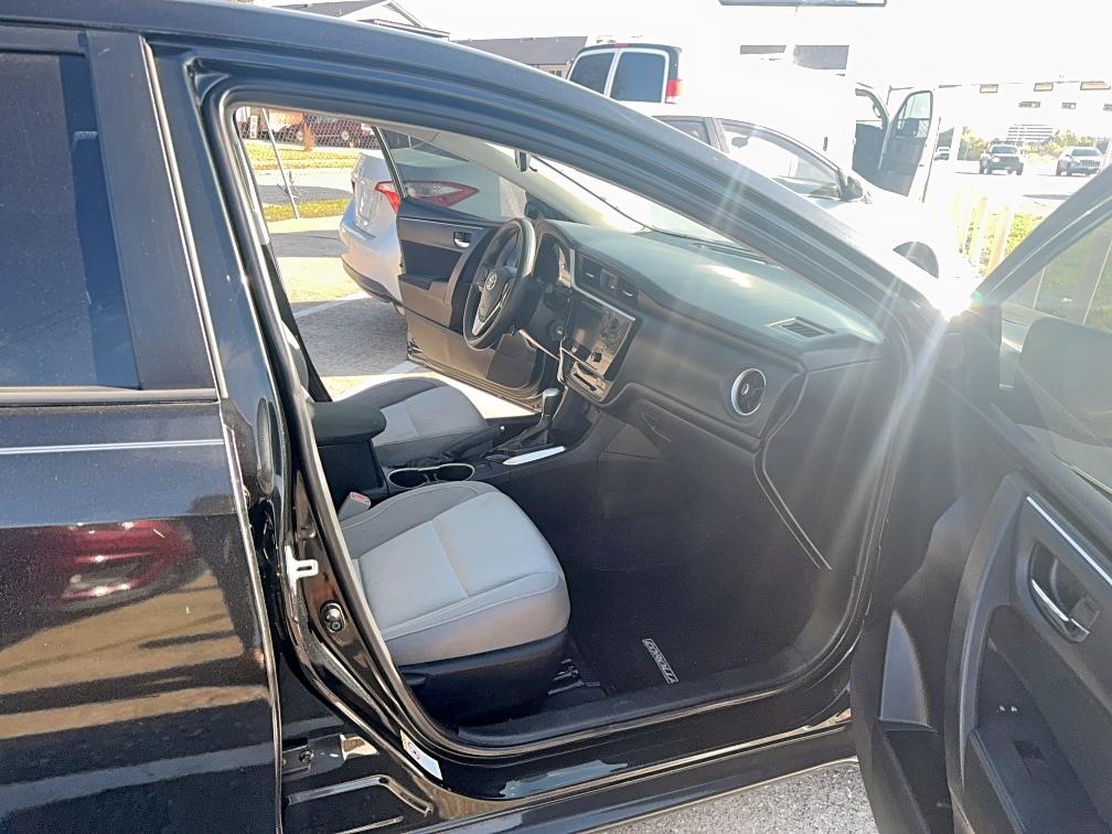 5YFBURHE1KP862976 - 2019 TOYOTA COROLLA L BLACK photo 5