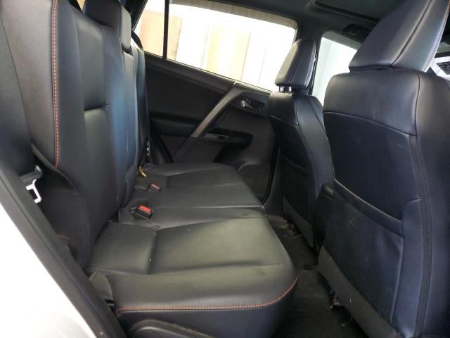 2T3JFREVXHW599816 - 2017 TOYOTA RAV4 SE 白色 照片 11