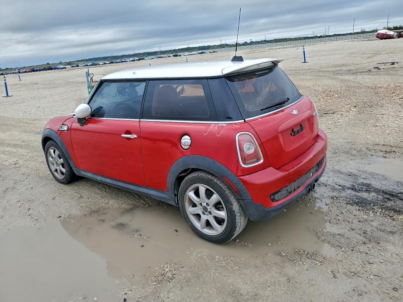 WMWMF7C58ATZ69770 - 2010 MINI COOPER S RED photo 2