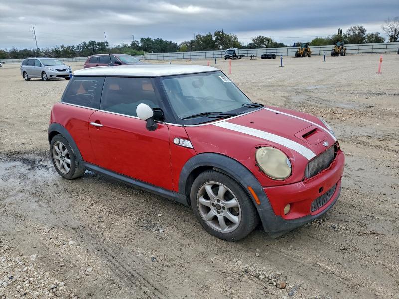 WMWMF7C58ATZ69770 - 2010 MINI COOPER S RED photo 4