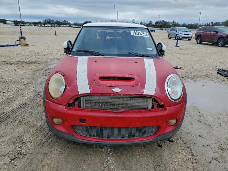 WMWMF7C58ATZ69770 - 2010 MINI COOPER S RED photo 5