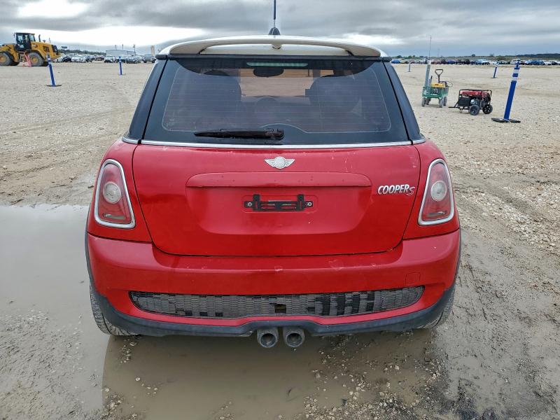 WMWMF7C58ATZ69770 - 2010 MINI COOPER S RED photo 6