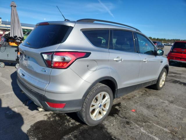 1FMCU9GD7JUA32402 - 2018 FORD ESCAPE SE Сріблястий фото 3
