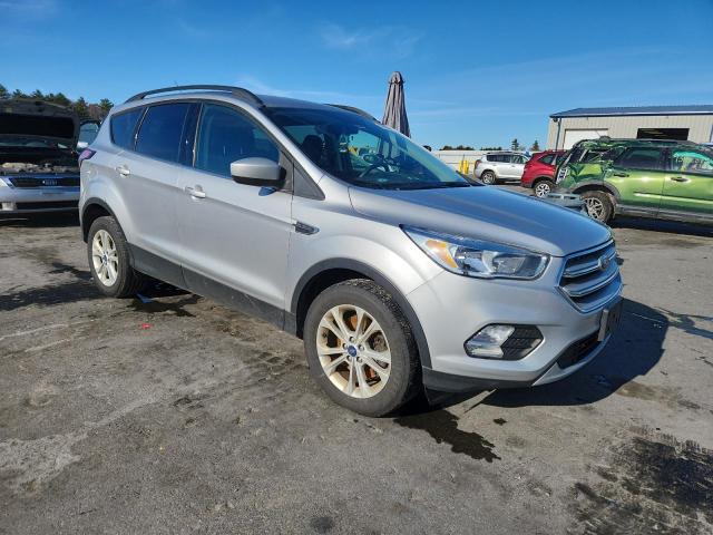 1FMCU9GD7JUA32402 - 2018 FORD ESCAPE SE Сріблястий фото 4