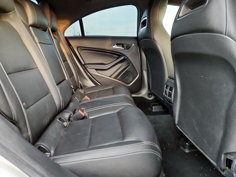 WDDSJ4GB5KN765429 - 2019 MERCEDES-BENZ CLA 250 4MATIC WHITE photo 10