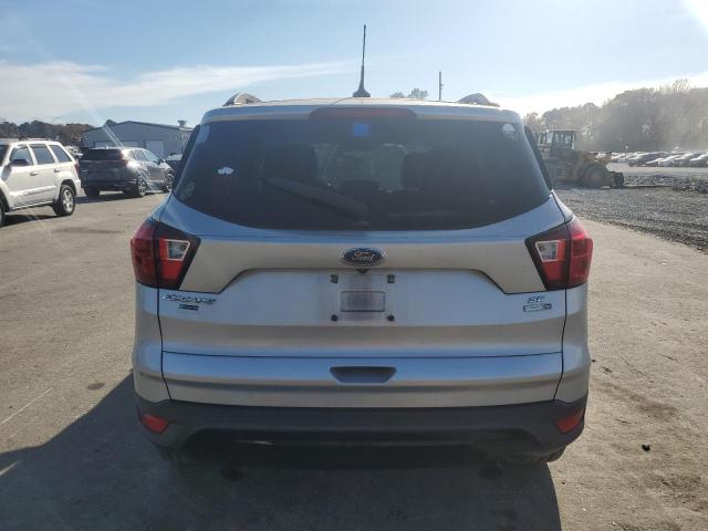 1FMCU9GD9KUB09692 - 2019 FORD ESCAPE SE Srebrny zdjęcie 6