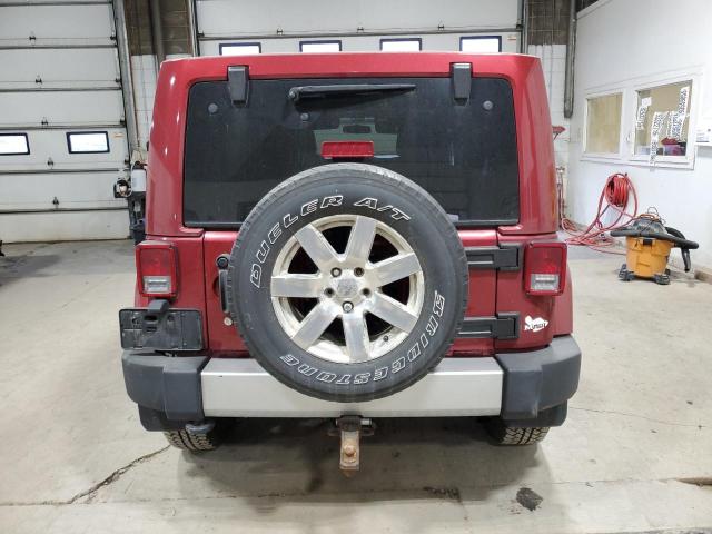 1C4BJWEG9CL207214 - 2012 JEEP WRANGLER U SAHARA ბურგუნდია ფოტო 6