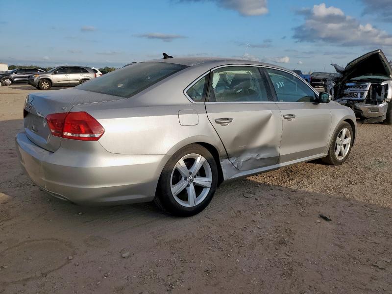 1VWBH7A31DC120314 - 2013 VOLKSWAGEN PASSAT SE SILVER photo 3