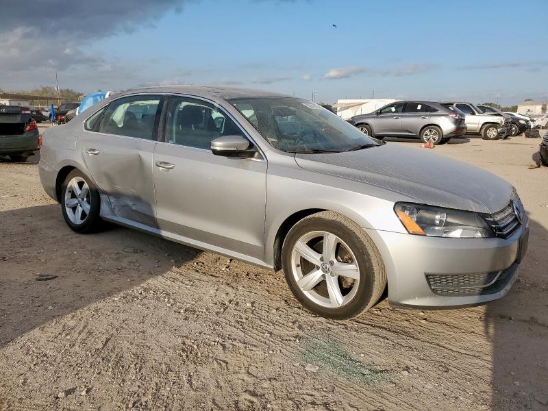 1VWBH7A31DC120314 - 2013 VOLKSWAGEN PASSAT SE SILVER photo 4