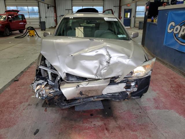 4T1BE32K94U935330 - 2004 TOYOTA CAMRY LE 奶油色 照片 5