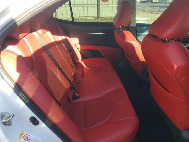 4T1BZ1HK6JU007986 - 2018 TOYOTA CAMRY XSE WHITE photo 10