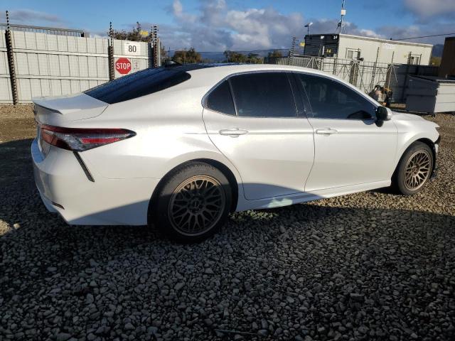 4T1BZ1HK6JU007986 - 2018 TOYOTA CAMRY XSE WHITE photo 3