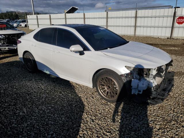 4T1BZ1HK6JU007986 - 2018 TOYOTA CAMRY XSE WHITE photo 4