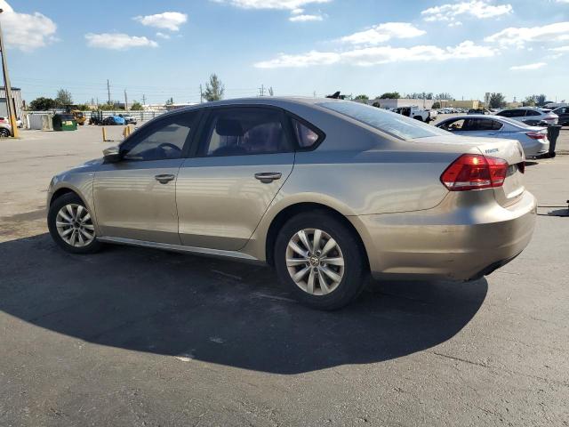 1VWAS7A32FC021405 - 2015 VOLKSWAGEN PASSAT S GOLD photo 2