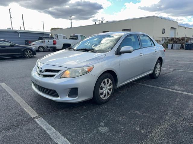 JTDBU4EE4B9131648 - 2011 TOYOTA COROLLA BASE Сріблястий фото 2