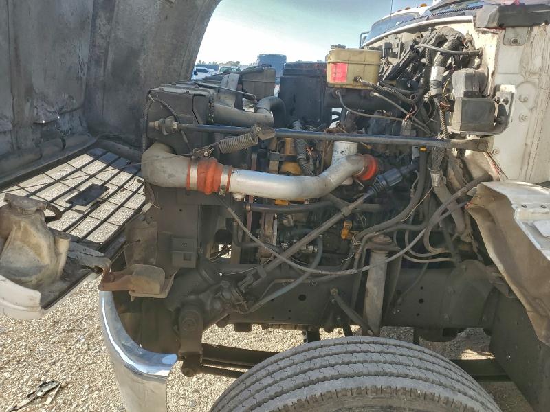 1GBJ7H1C82J502103 - 2002 CHEVROLET C-SERIES C7H042 WHITE photo 11