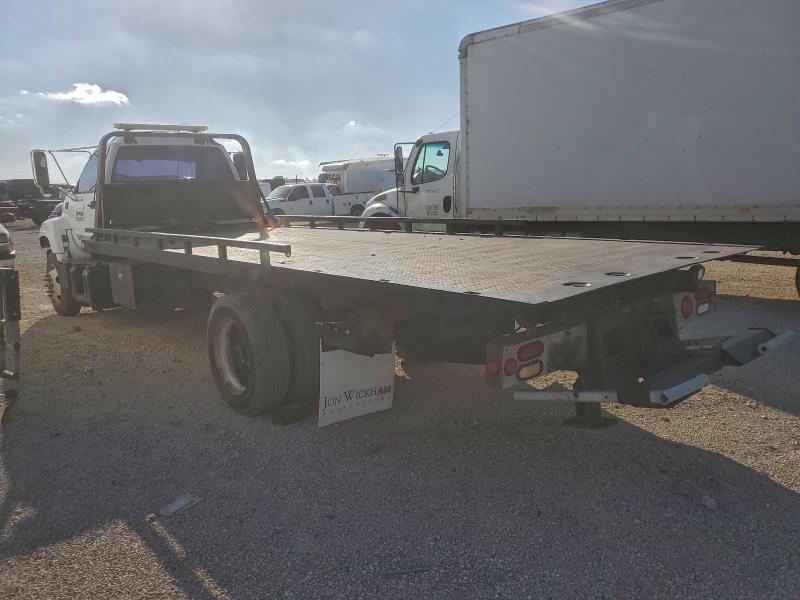 1GBJ7H1C82J502103 - 2002 CHEVROLET C-SERIES C7H042 WHITE photo 2