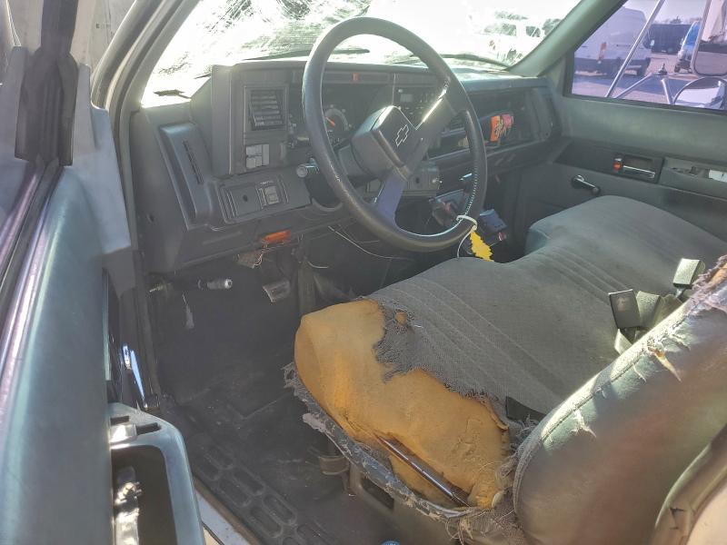 1GBJ7H1C82J502103 - 2002 CHEVROLET C-SERIES C7H042 WHITE photo 8