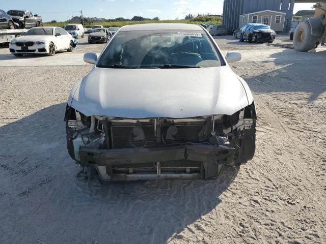 4T1BF3EK7AU015703 - 2010 TOYOTA CAMRY BASE SILVER photo 5