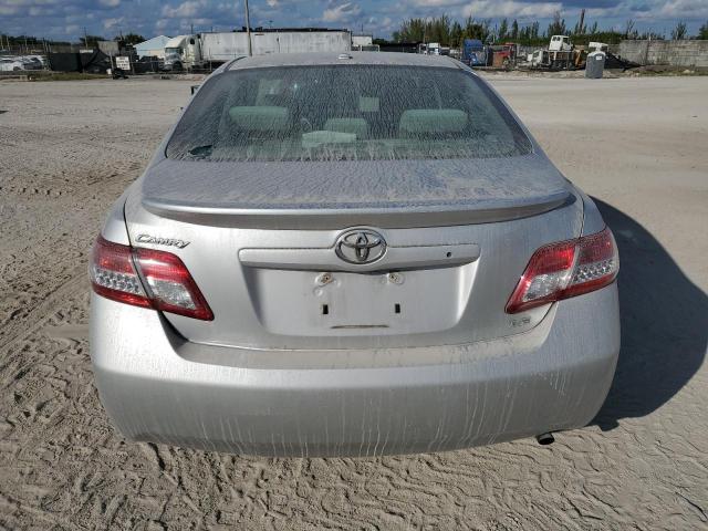 4T1BF3EK7AU015703 - 2010 TOYOTA CAMRY BASE SILVER photo 6