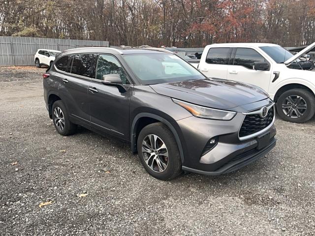 2022 TOYOTA HIGHLANDER XLE, 