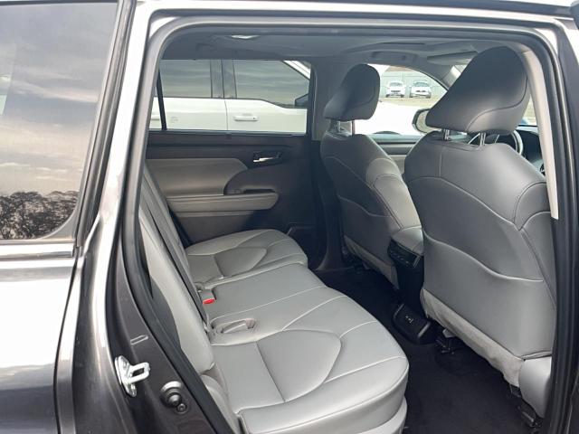 5TDGZRBHXNS192494 - 2022 TOYOTA HIGHLANDER XLE GRAY photo 6