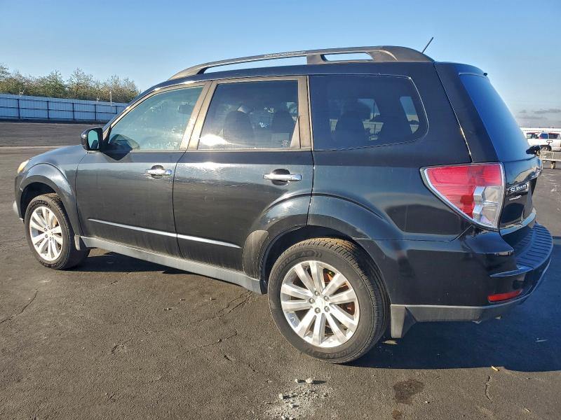 JF2SHADC6BH774707 - 2011 SUBARU FORESTER 2.5X PREMIUM 黑色 照片 2